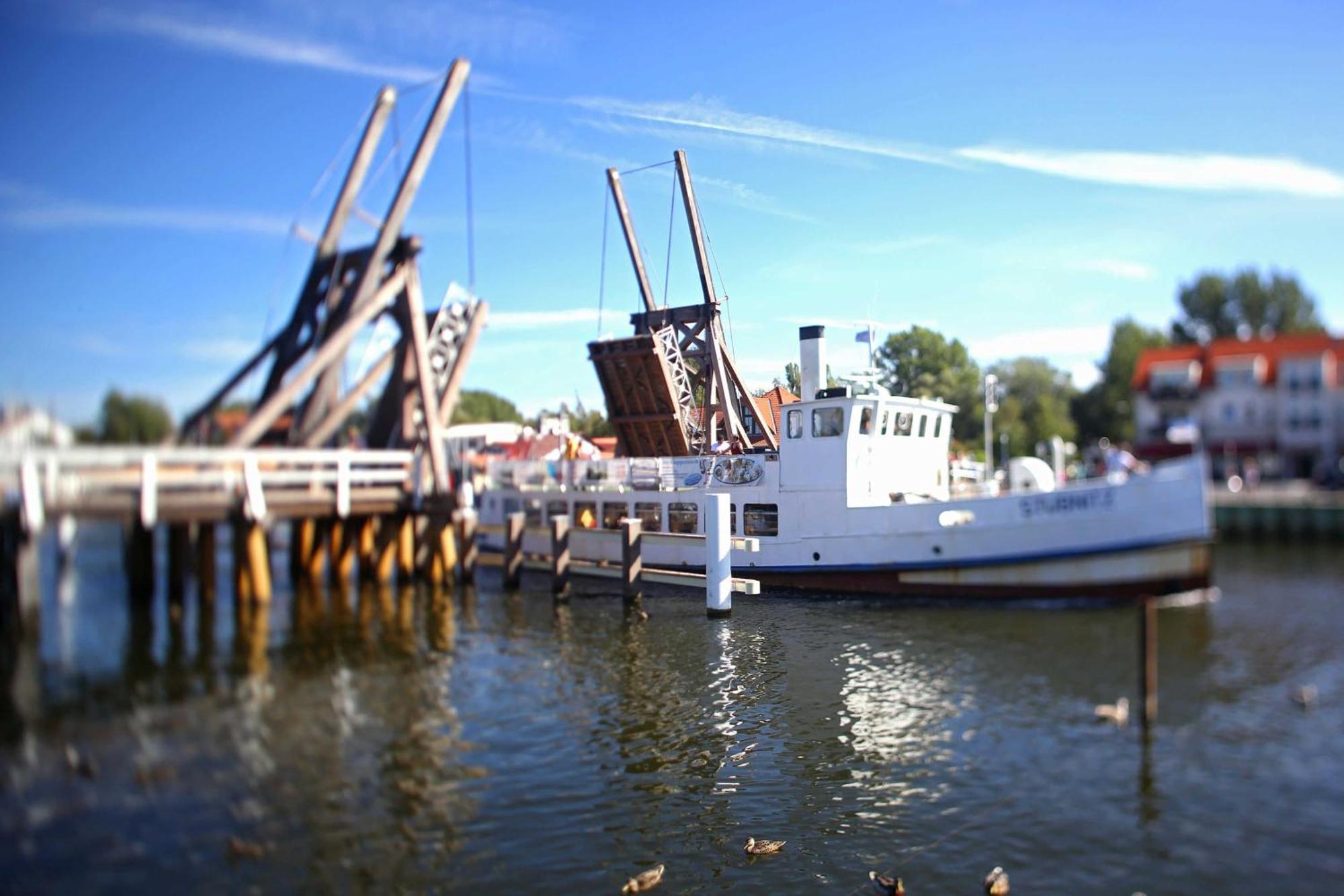 Hochwertige Ferienwohnung Direkt Am Wasser Mit Balkon Greifswald Bagian luar foto