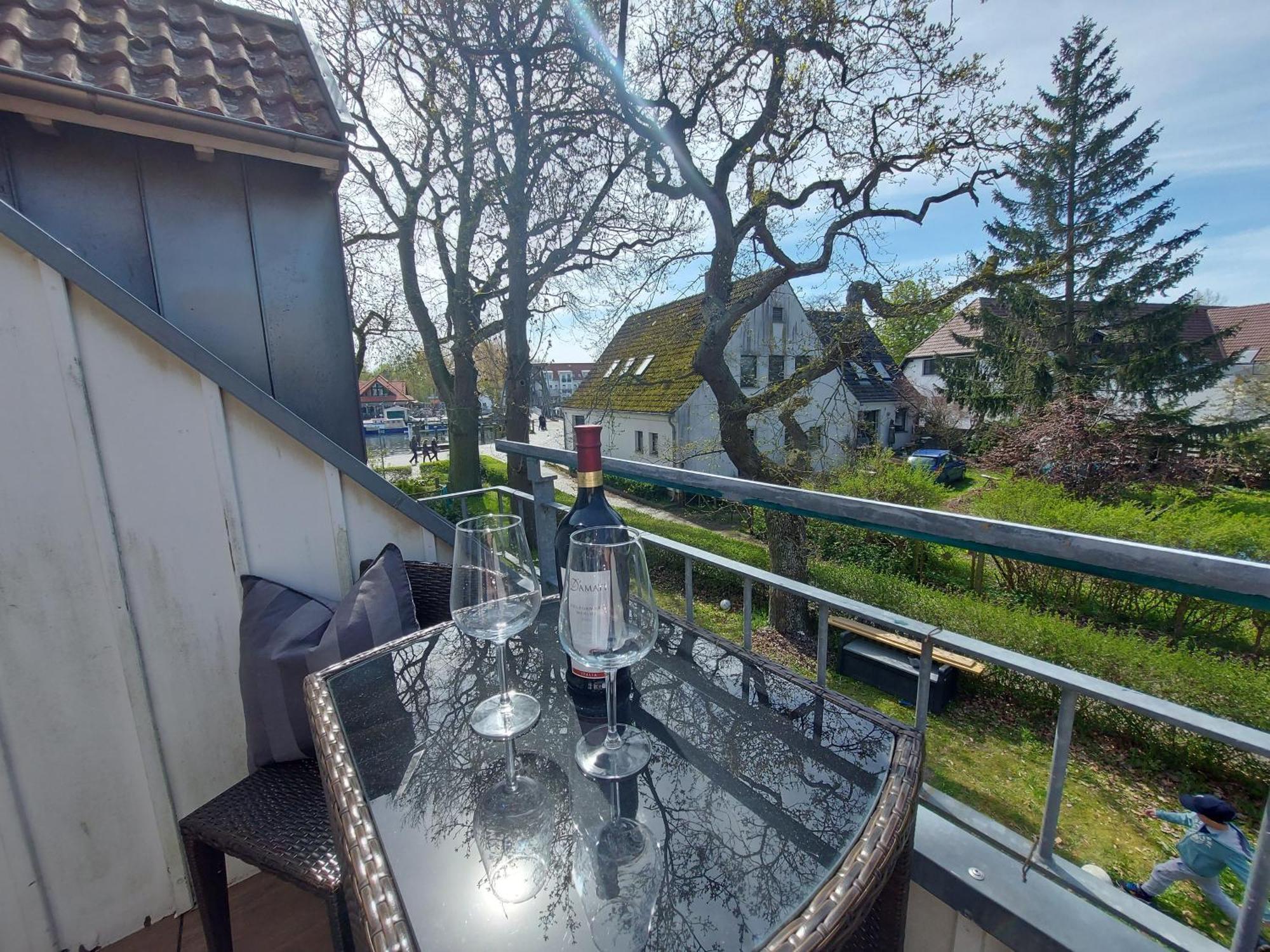 Hochwertige Ferienwohnung Direkt Am Wasser Mit Balkon Greifswald Bagian luar foto